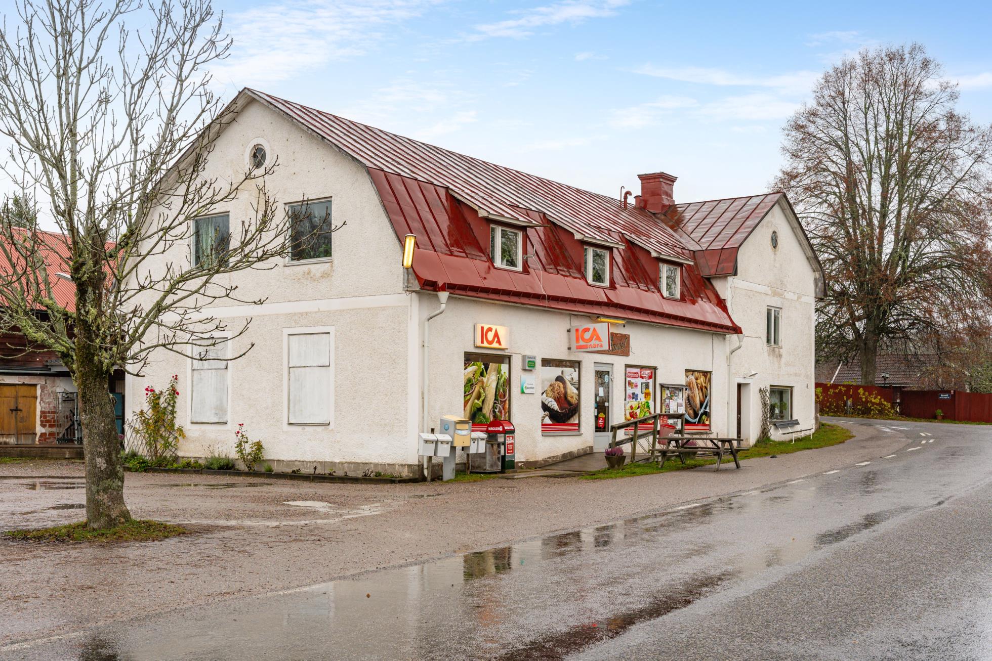 Tre sjönära tomter i björkudden!