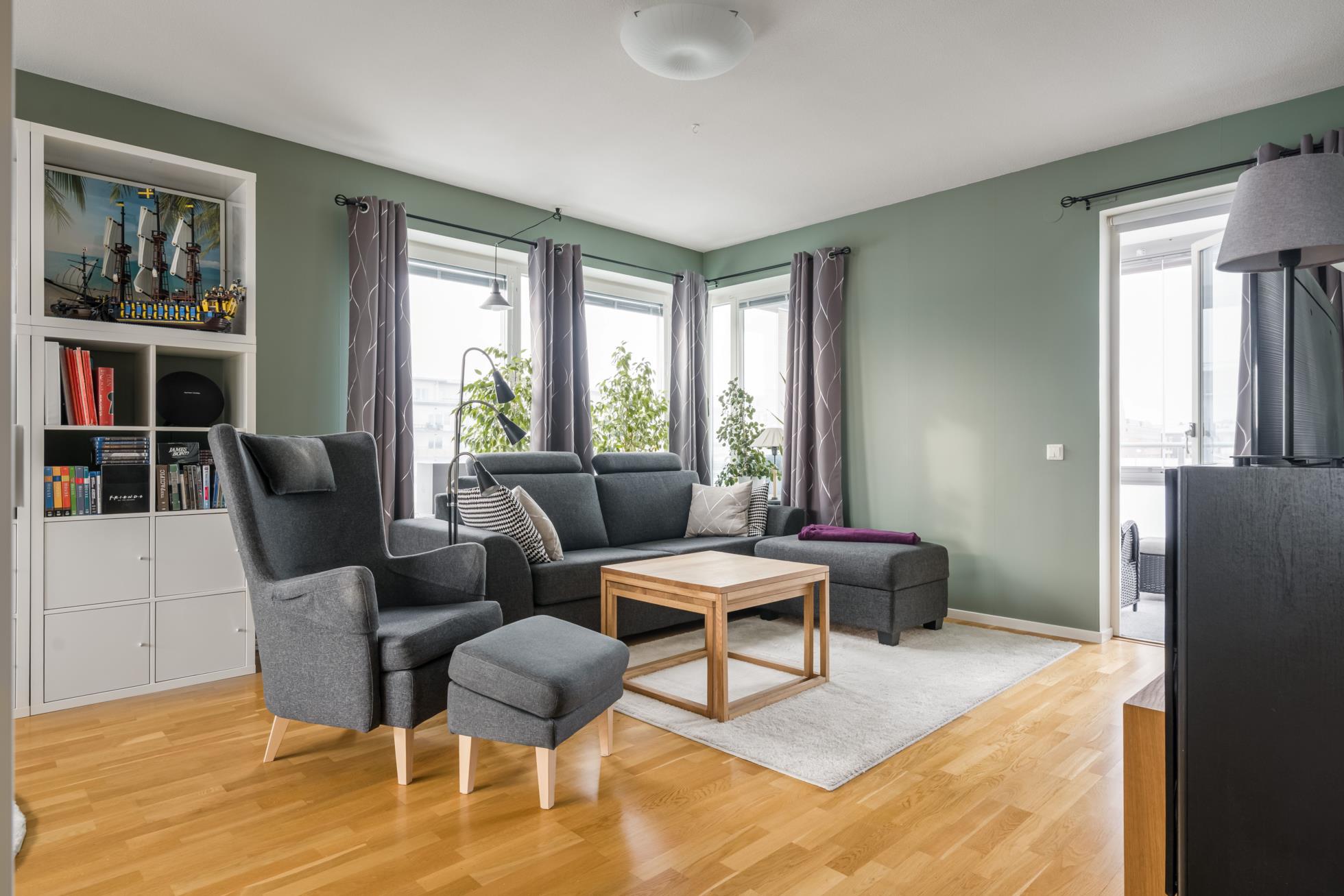 Rymlig 3:a med inglasad balkong och välskött förening!