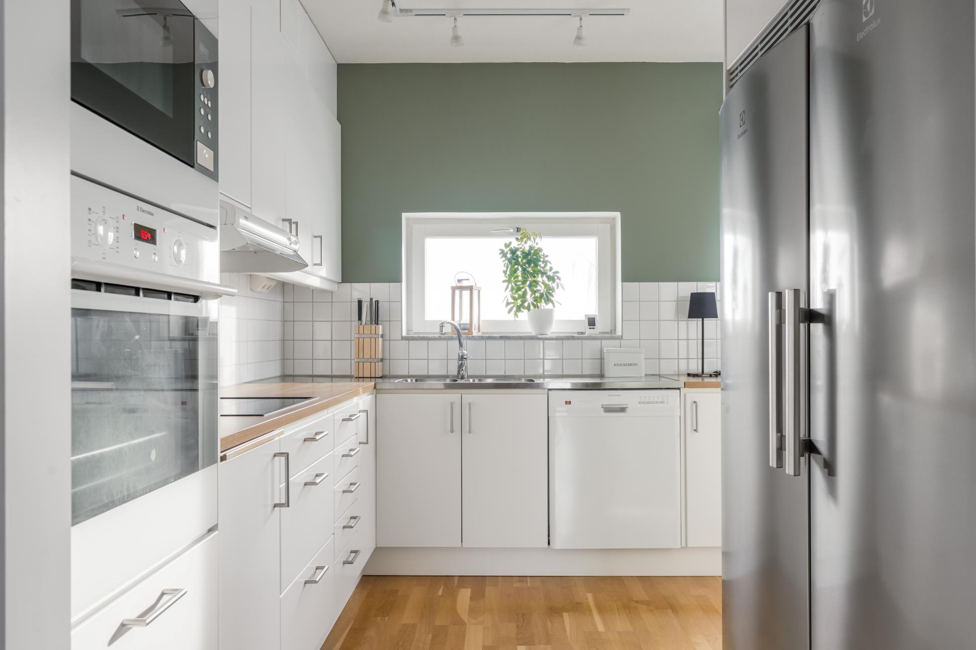 Rymlig 3:a med inglasad balkong och välskött förening!