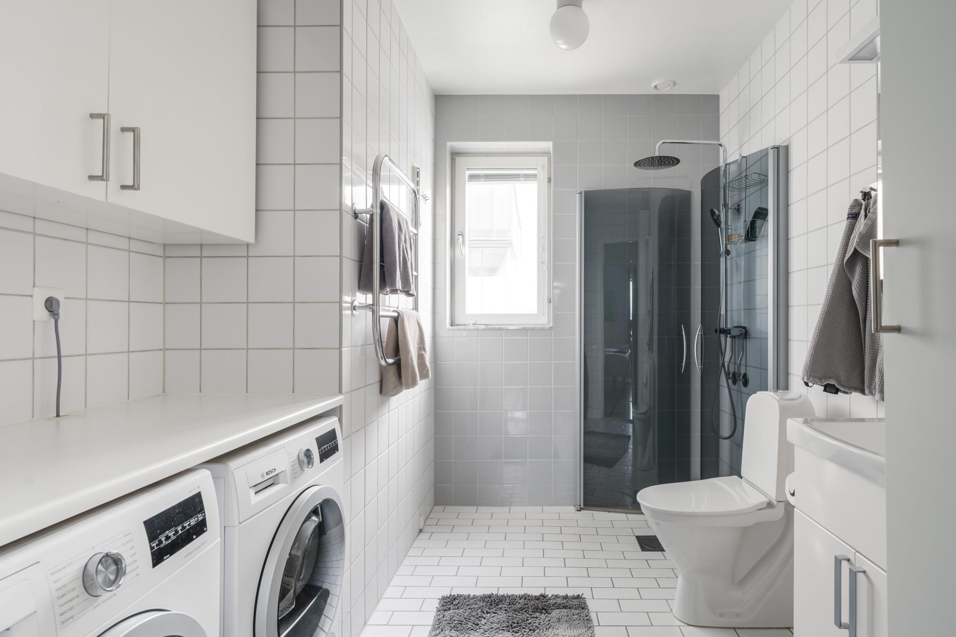 Rymlig 3:a med inglasad balkong och välskött förening!