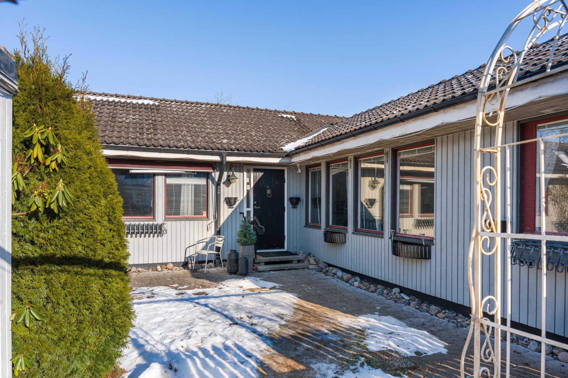 Attraktivt 1-plansradhus i gavelläge