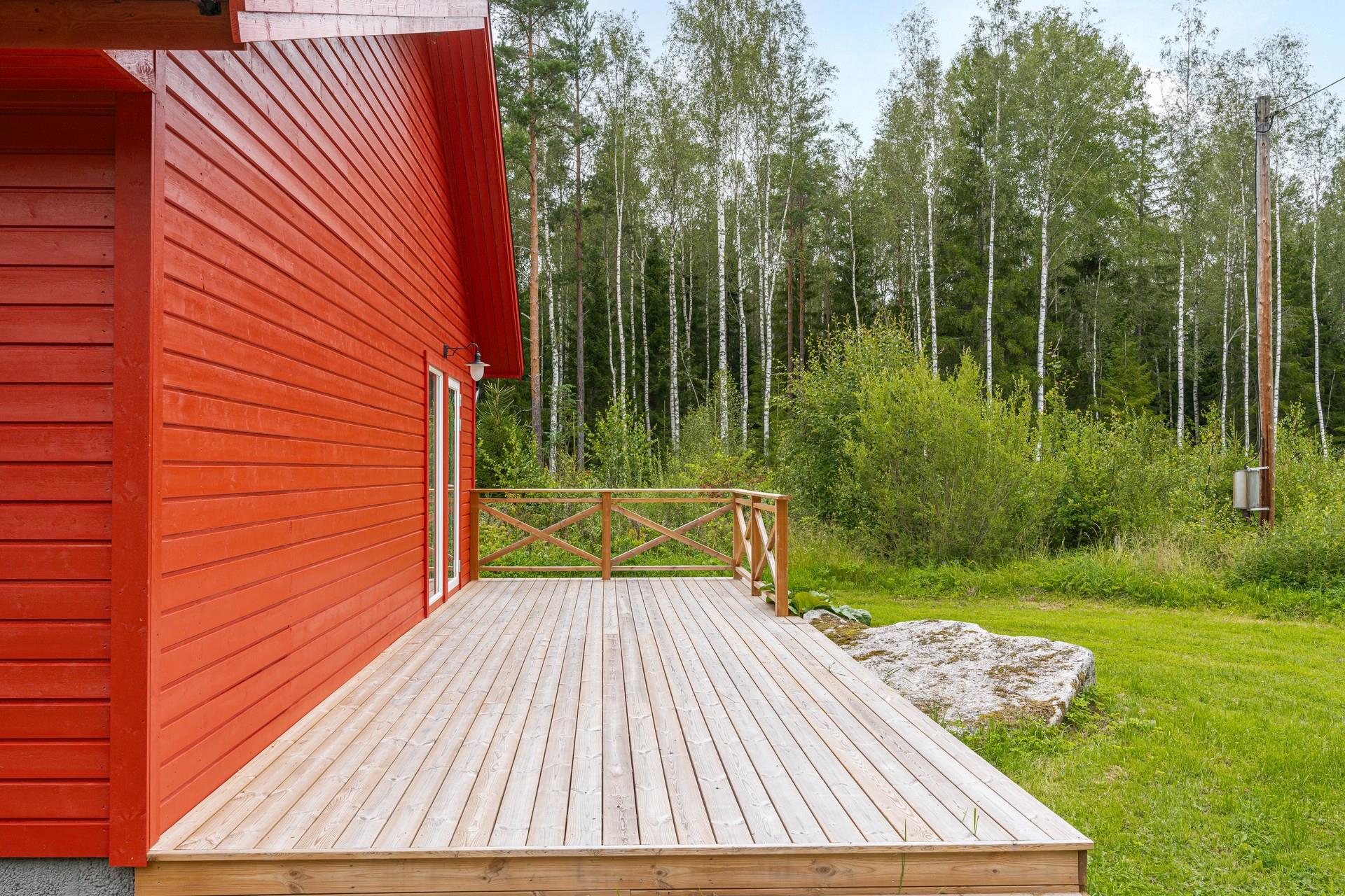 Totalrenoverat enplanshus i lantliga Tjusebotorp