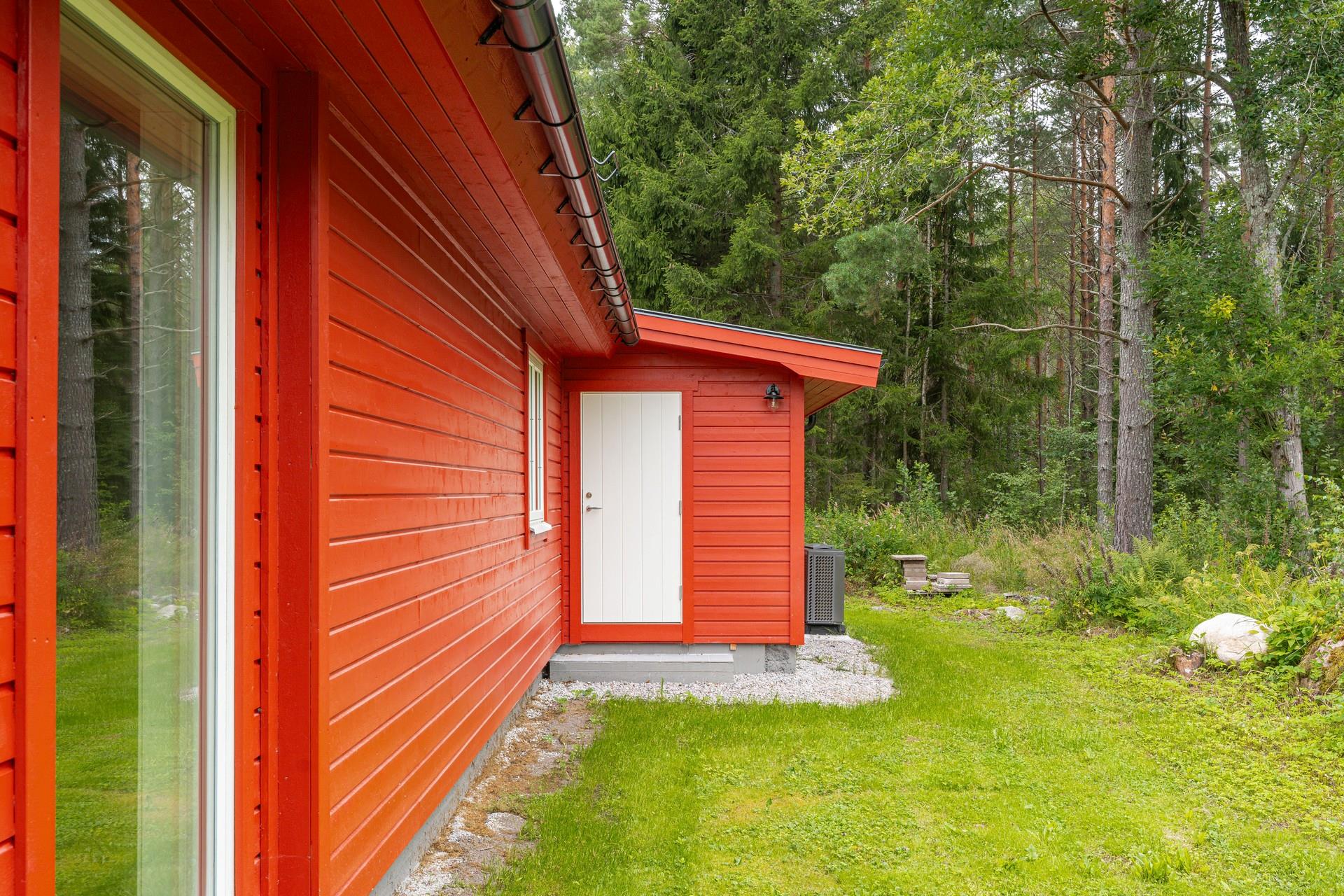 Totalrenoverat enplanshus i lantliga Tjusebotorp