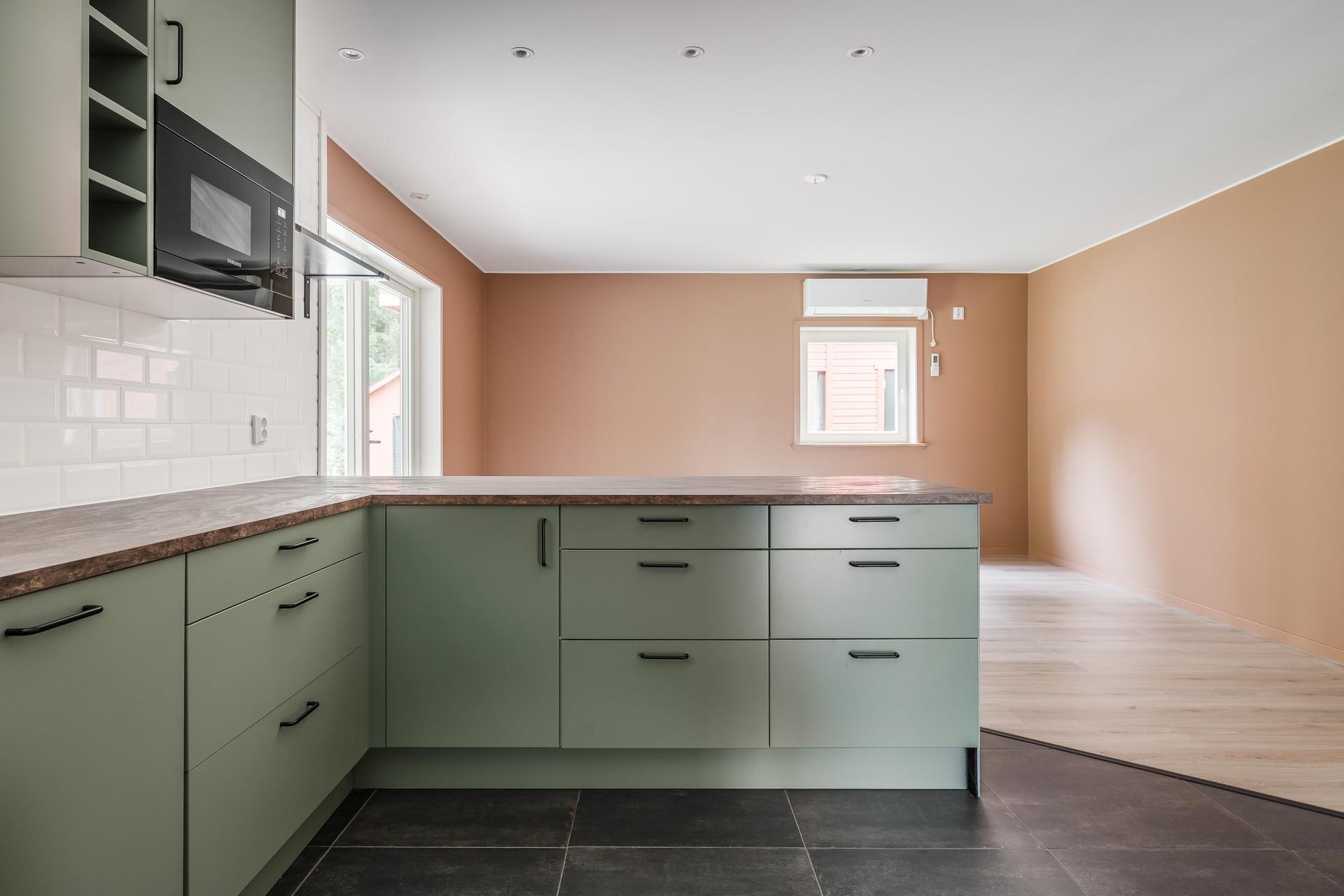 Totalrenoverat enplanshus i lantliga Tjusebotorp