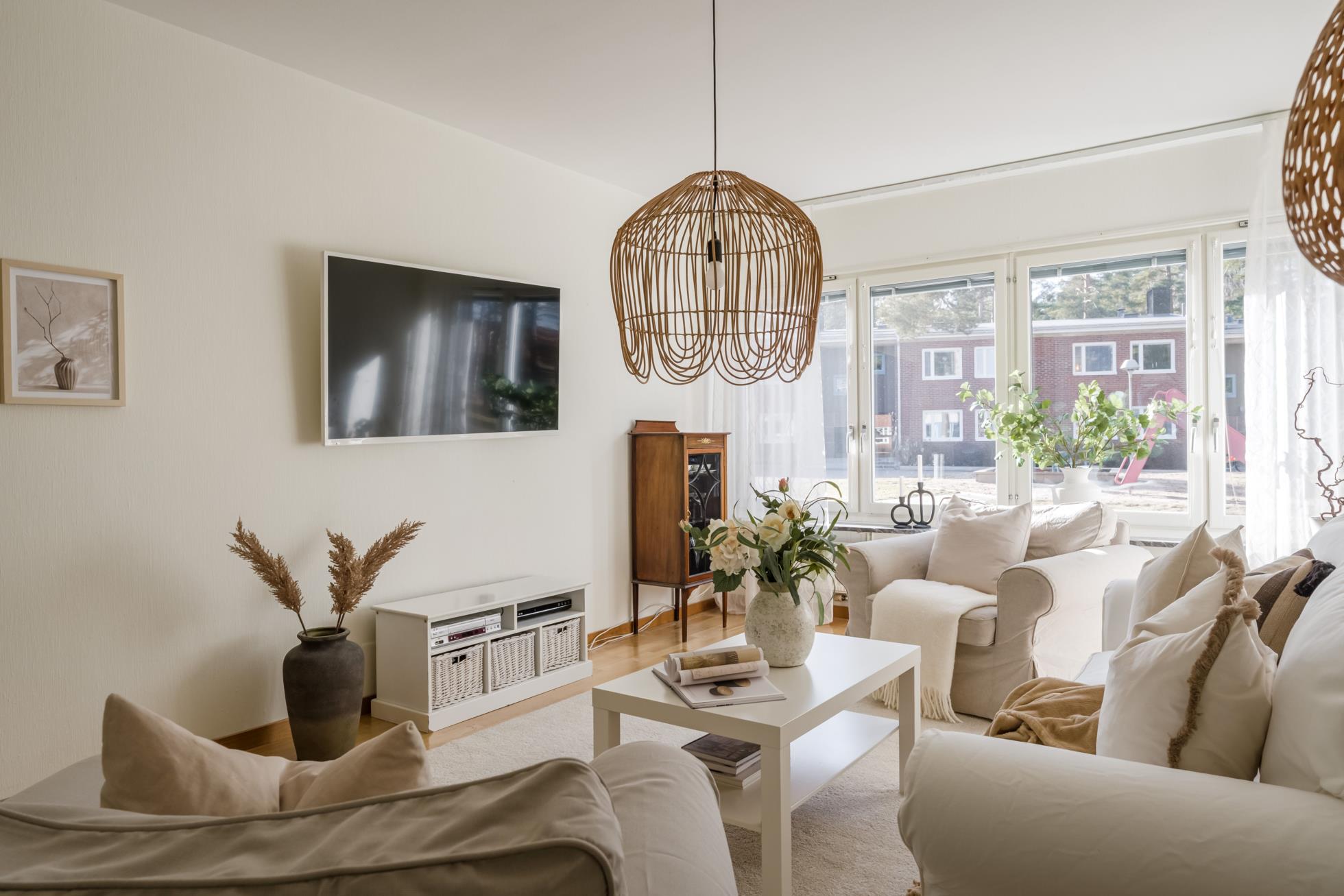 Fräsch 3:a i markplan med inglasad altan i populära Brf Solfjädern!