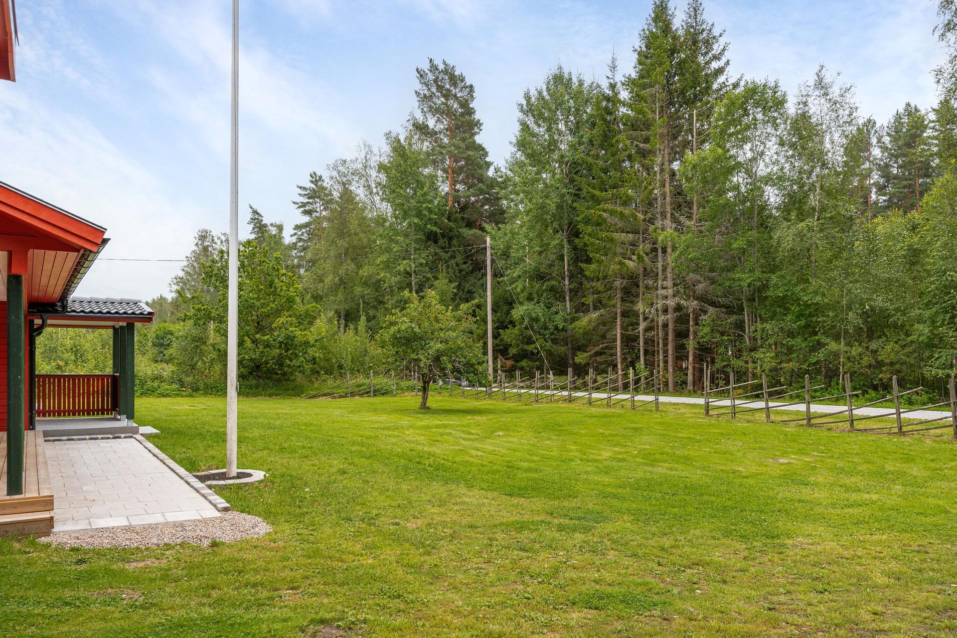 Totalrenoverat enplanshus i lantliga Tjusebotorp