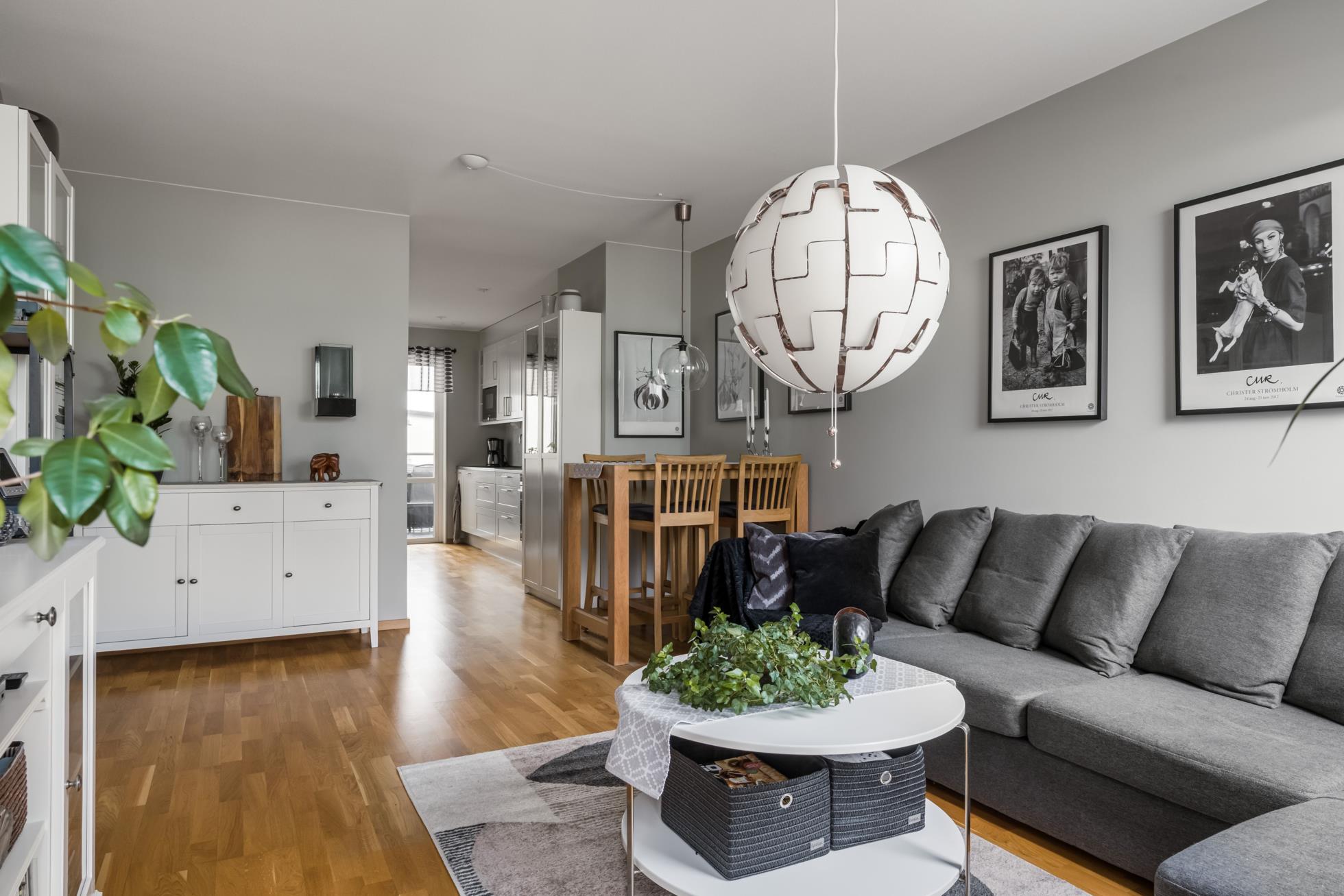 Sällsynt 3:a högst upp med dubbla balkonger!