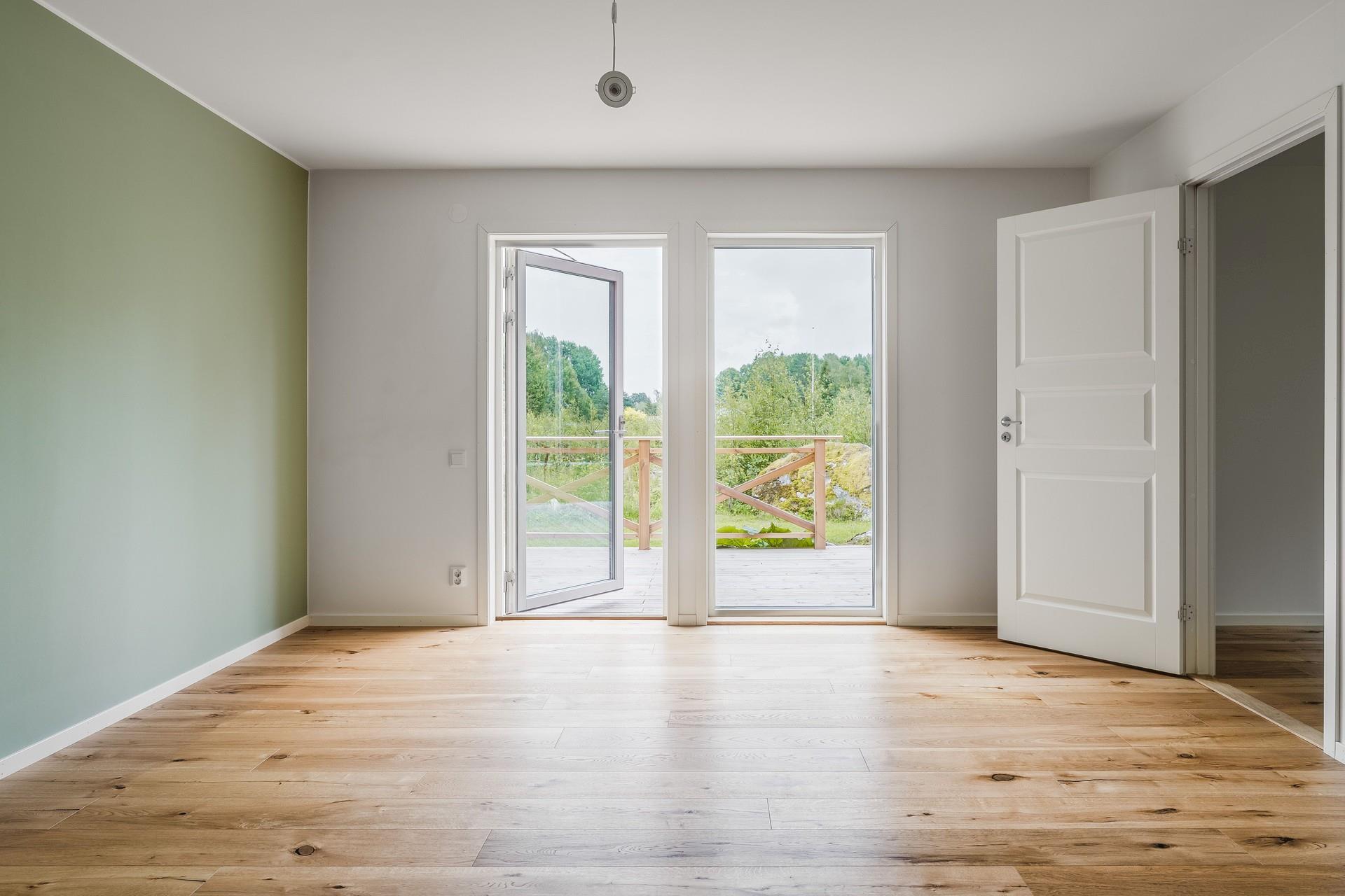 Totalrenoverat enplanshus i lantliga Tjusebotorp