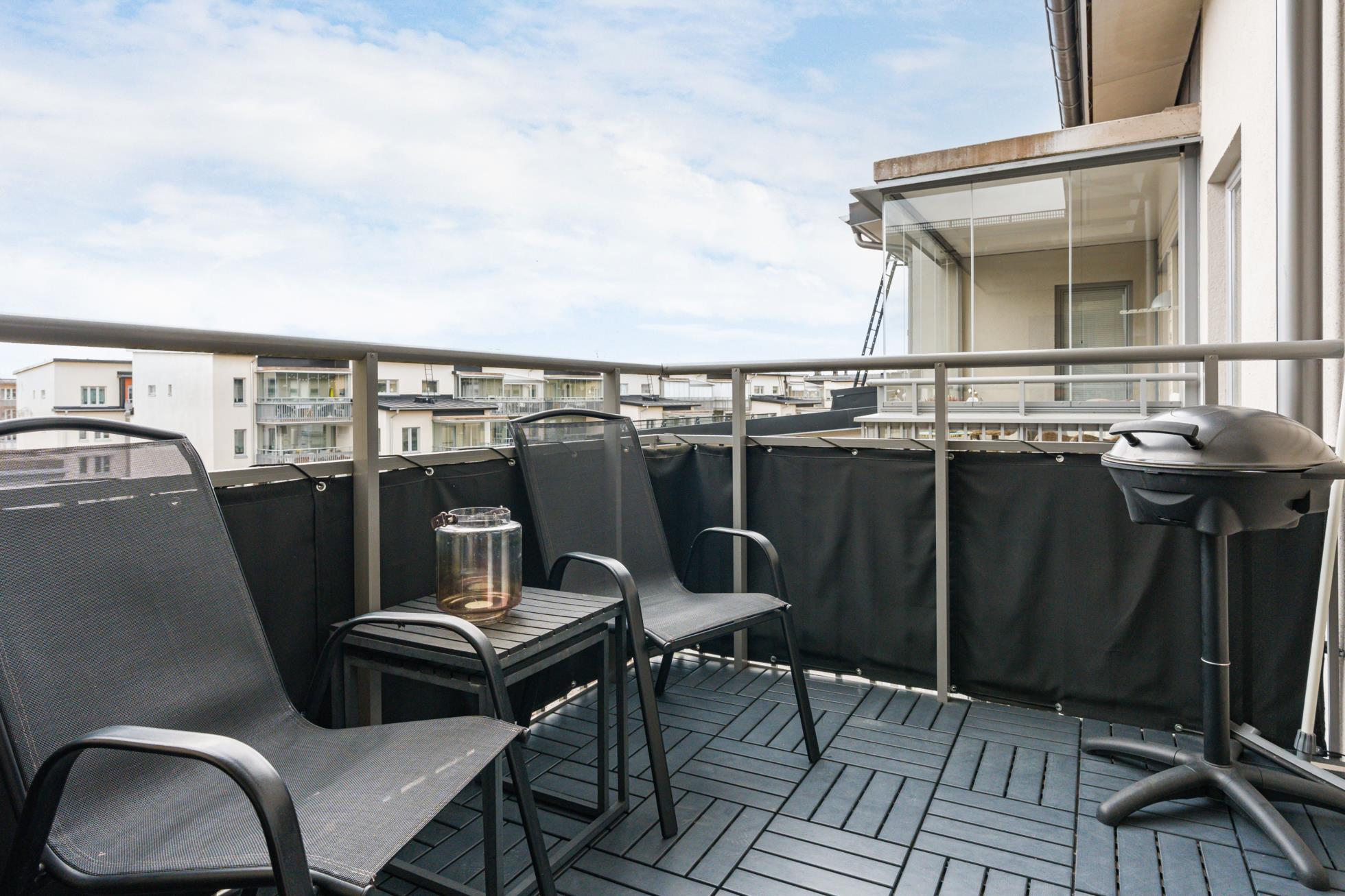 Sällsynt 3:a högst upp med dubbla balkonger!