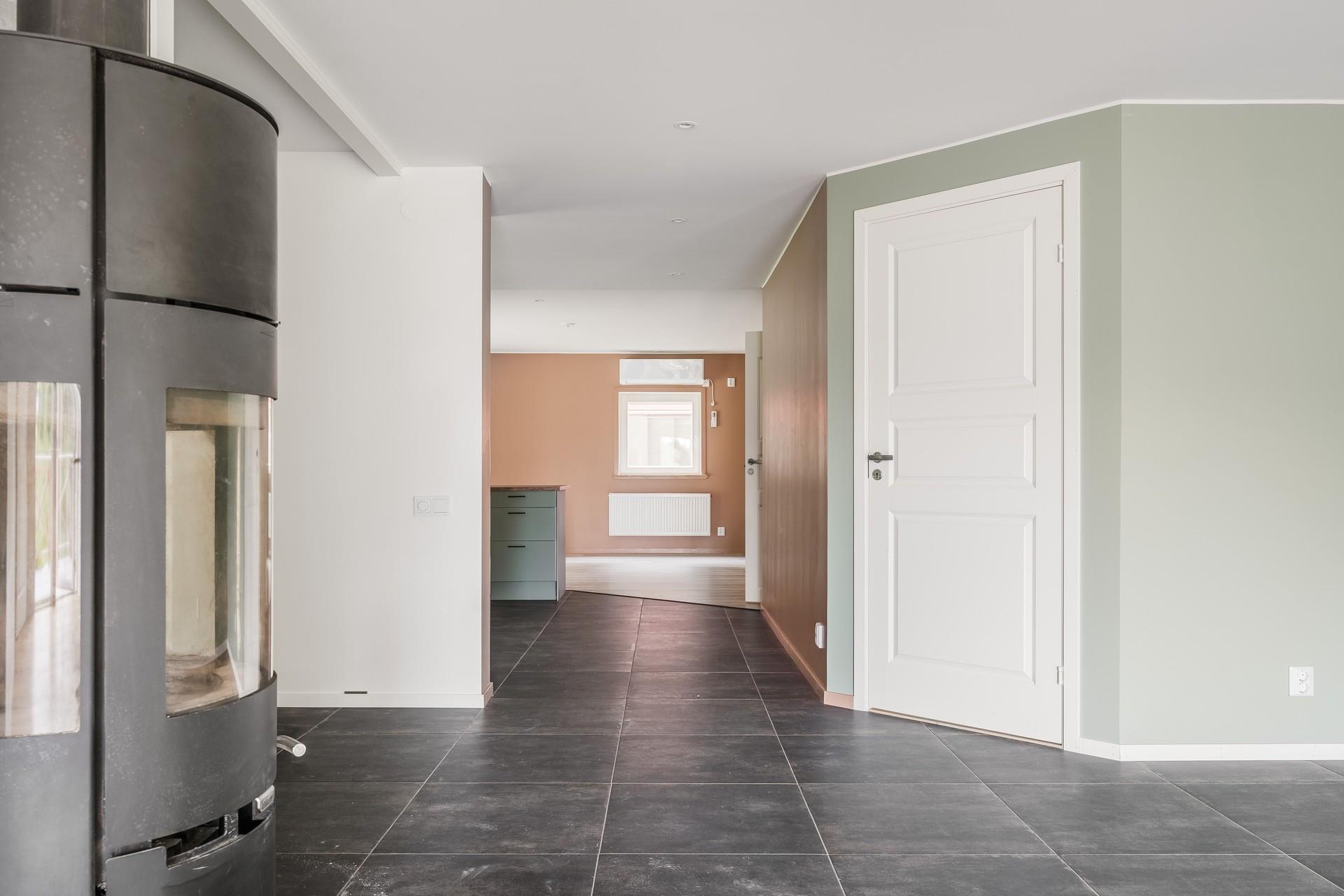 Totalrenoverat enplanshus i lantliga Tjusebotorp