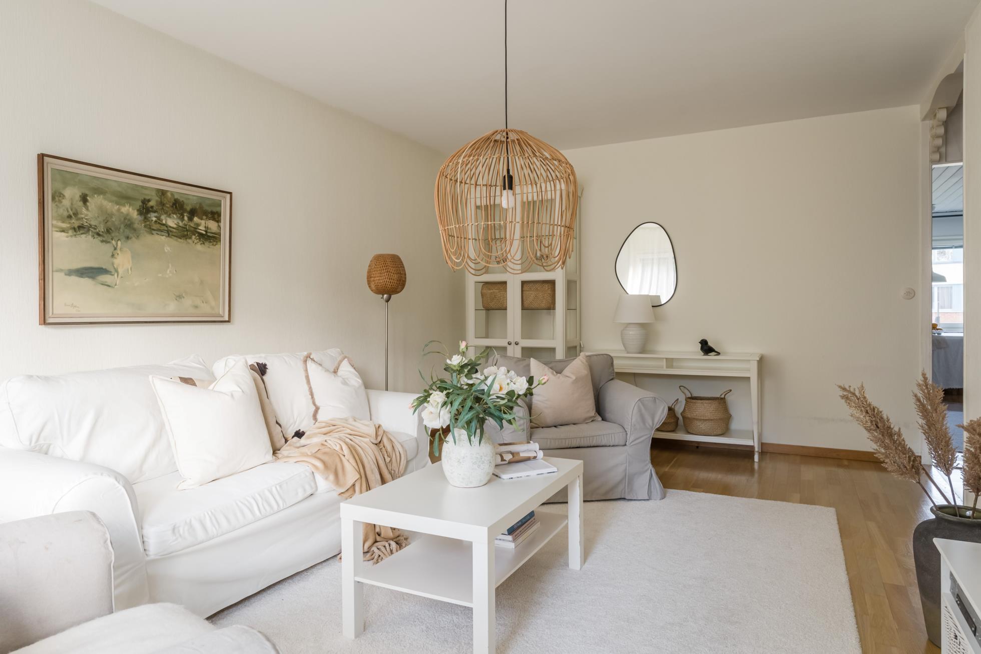 Fräsch 3:a i markplan med inglasad altan i populära Brf Solfjädern!