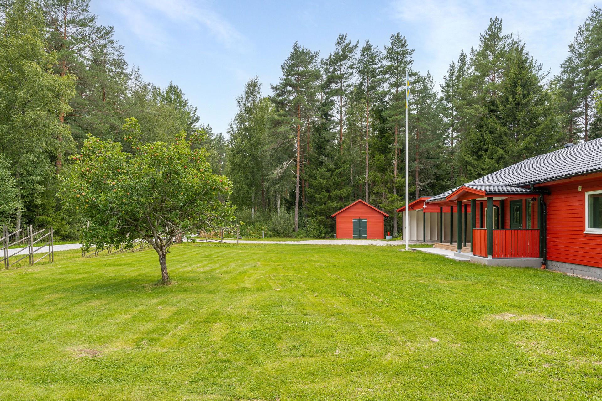 Totalrenoverat enplanshus i lantliga Tjusebotorp