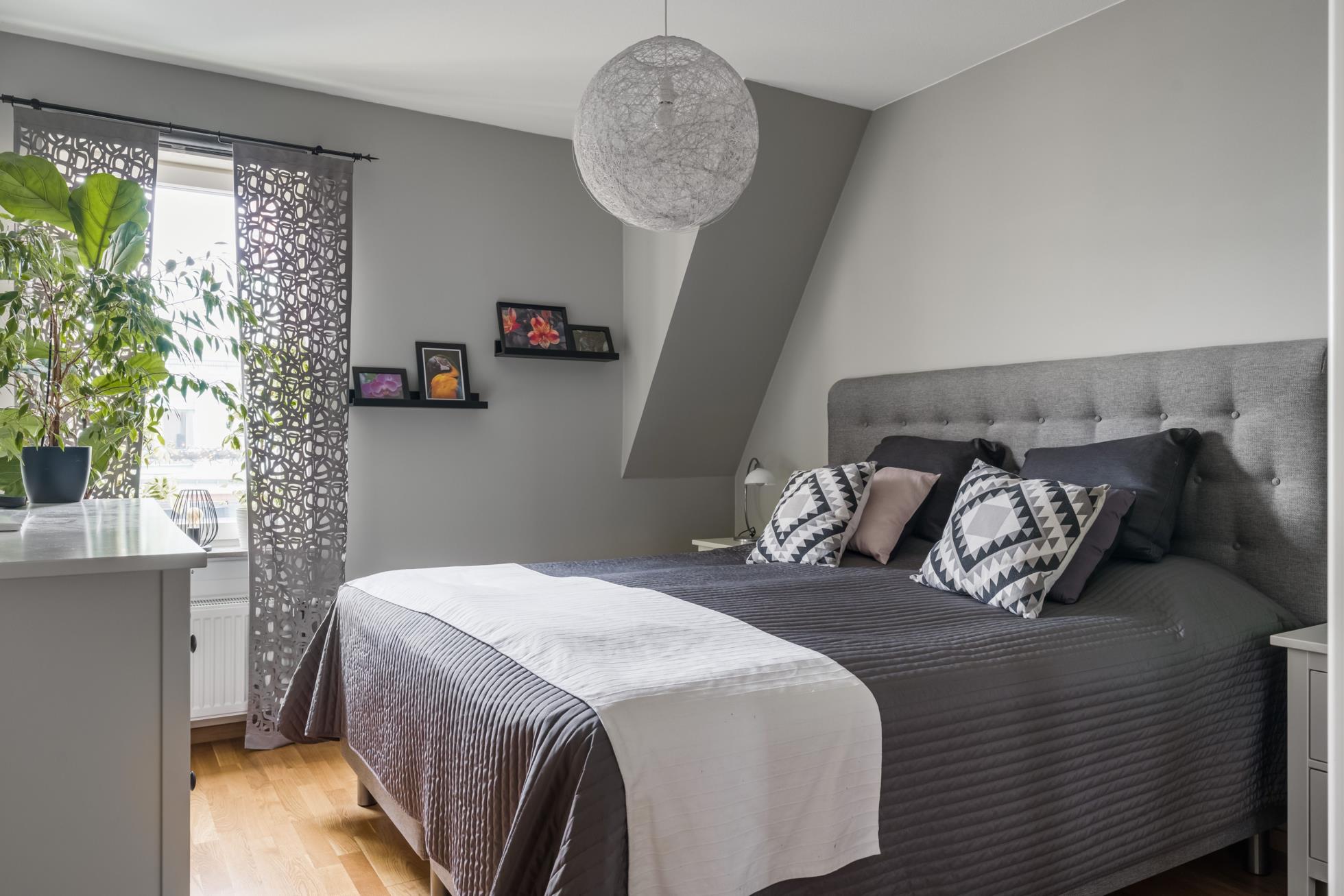 Sällsynt 3:a högst upp med dubbla balkonger!