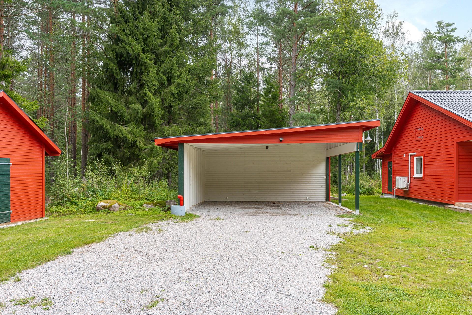 Totalrenoverat enplanshus i lantliga Tjusebotorp