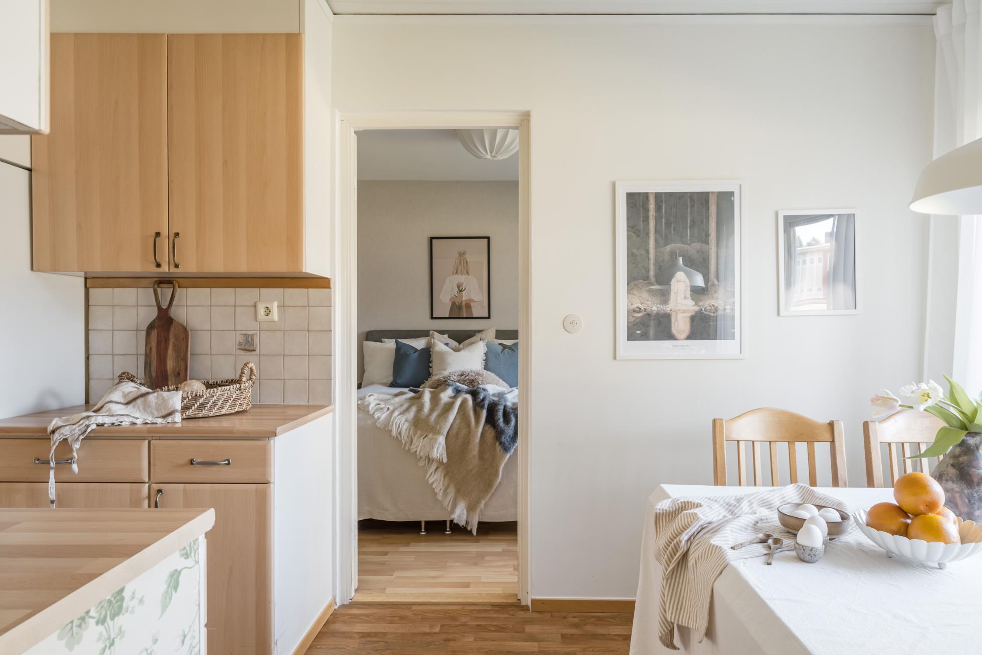 Fräsch 3:a i markplan med inglasad altan i populära Brf Solfjädern!