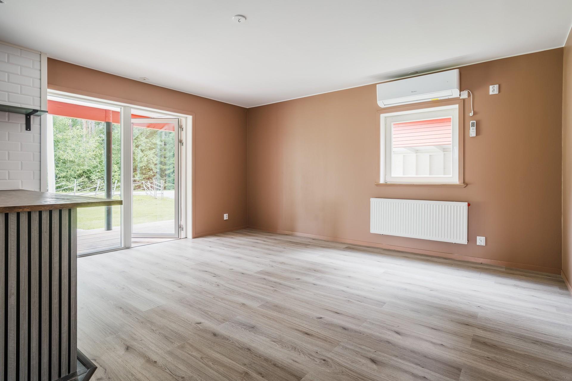 Totalrenoverat enplanshus i lantliga Tjusebotorp