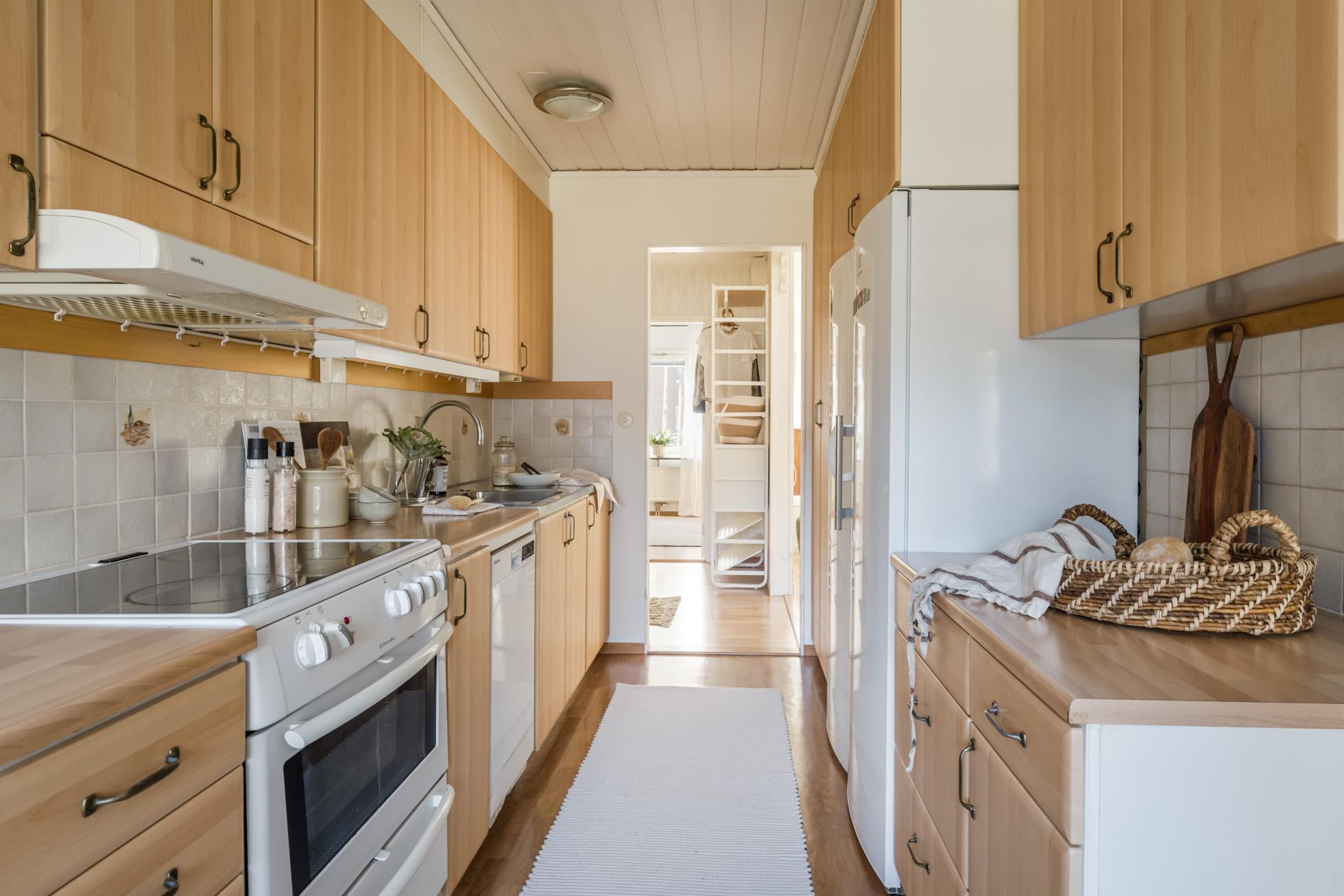 Fräsch 3:a i markplan med inglasad altan i populära Brf Solfjädern!