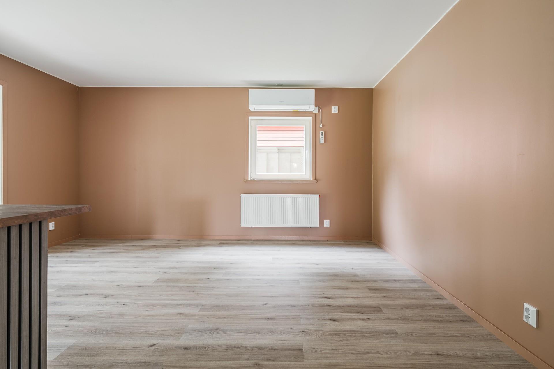 Totalrenoverat enplanshus i lantliga Tjusebotorp