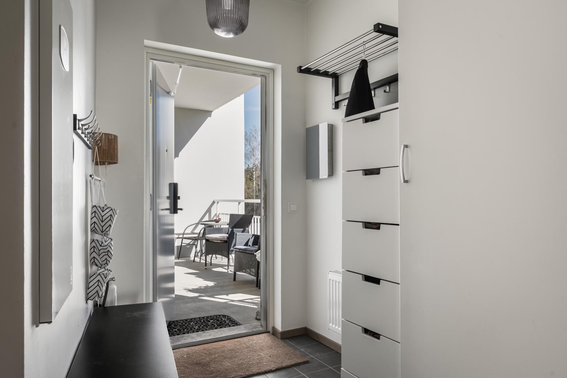 Familjedröm i gavelläge med dubbla balkonger och social planlösning!