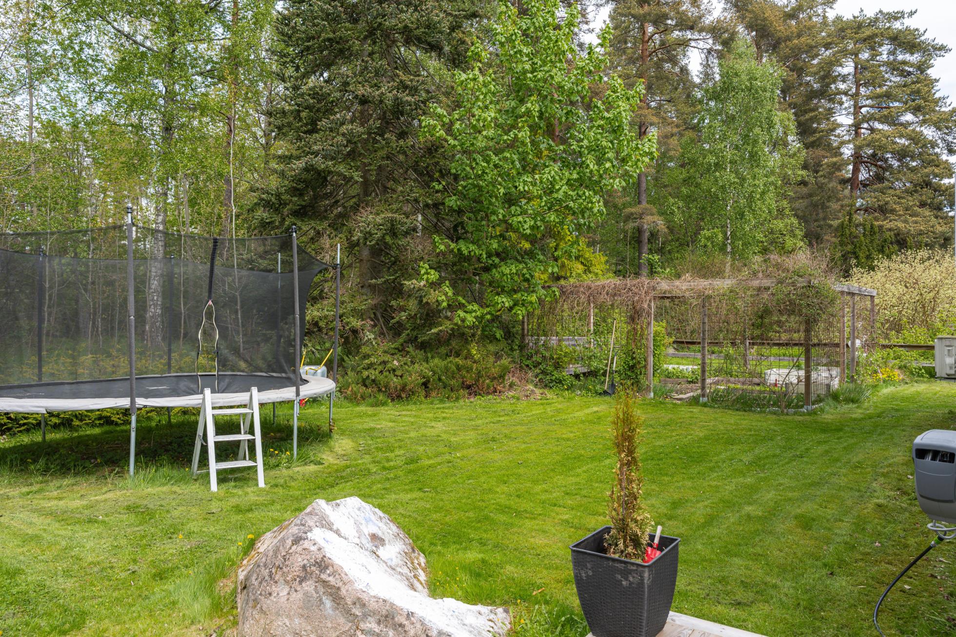 Rymlig familjevilla med hörntomt och naturen som närmaste granne!