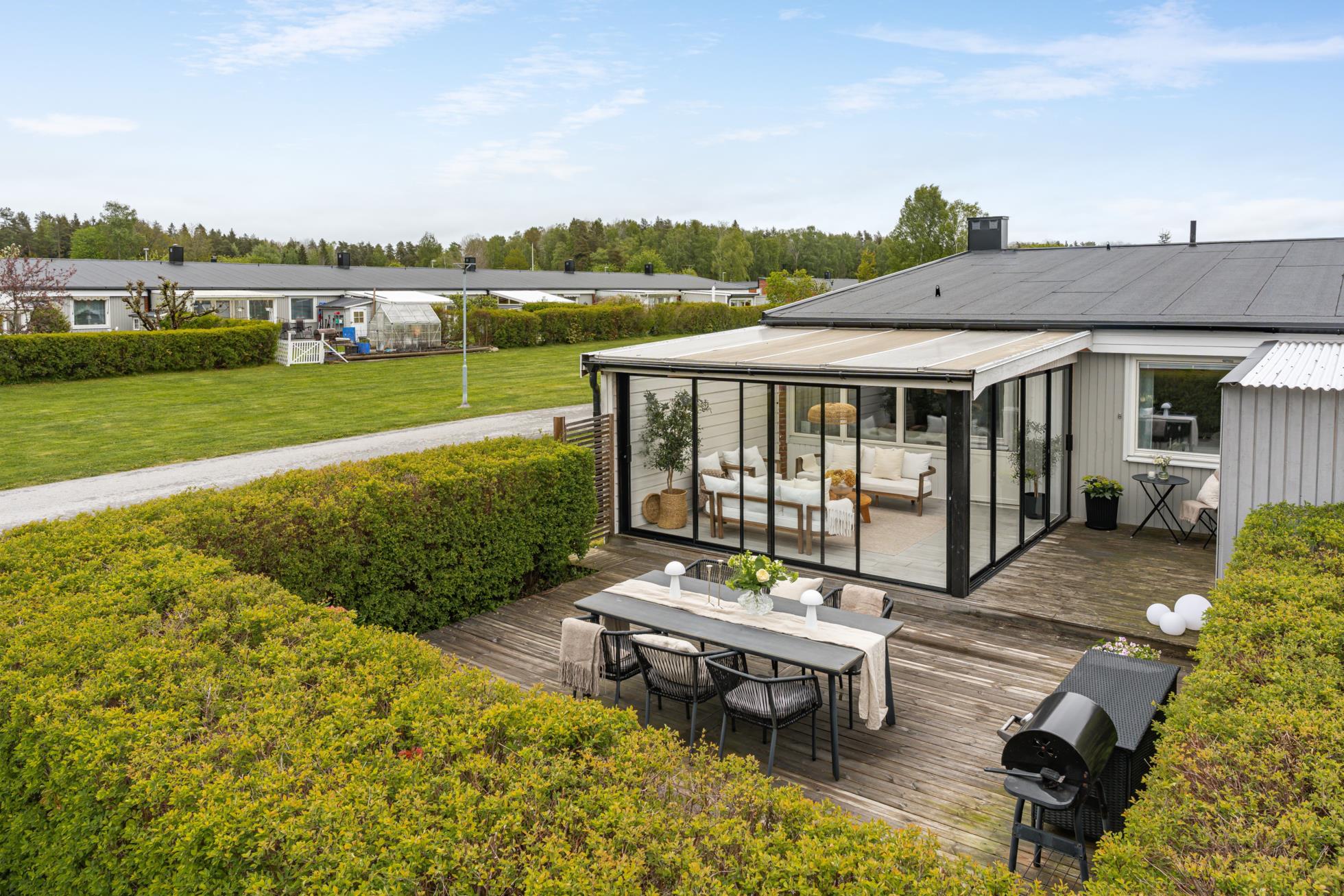 Attraktivt Gavelläge– inglasad altan och solig uteplats i västerläge!