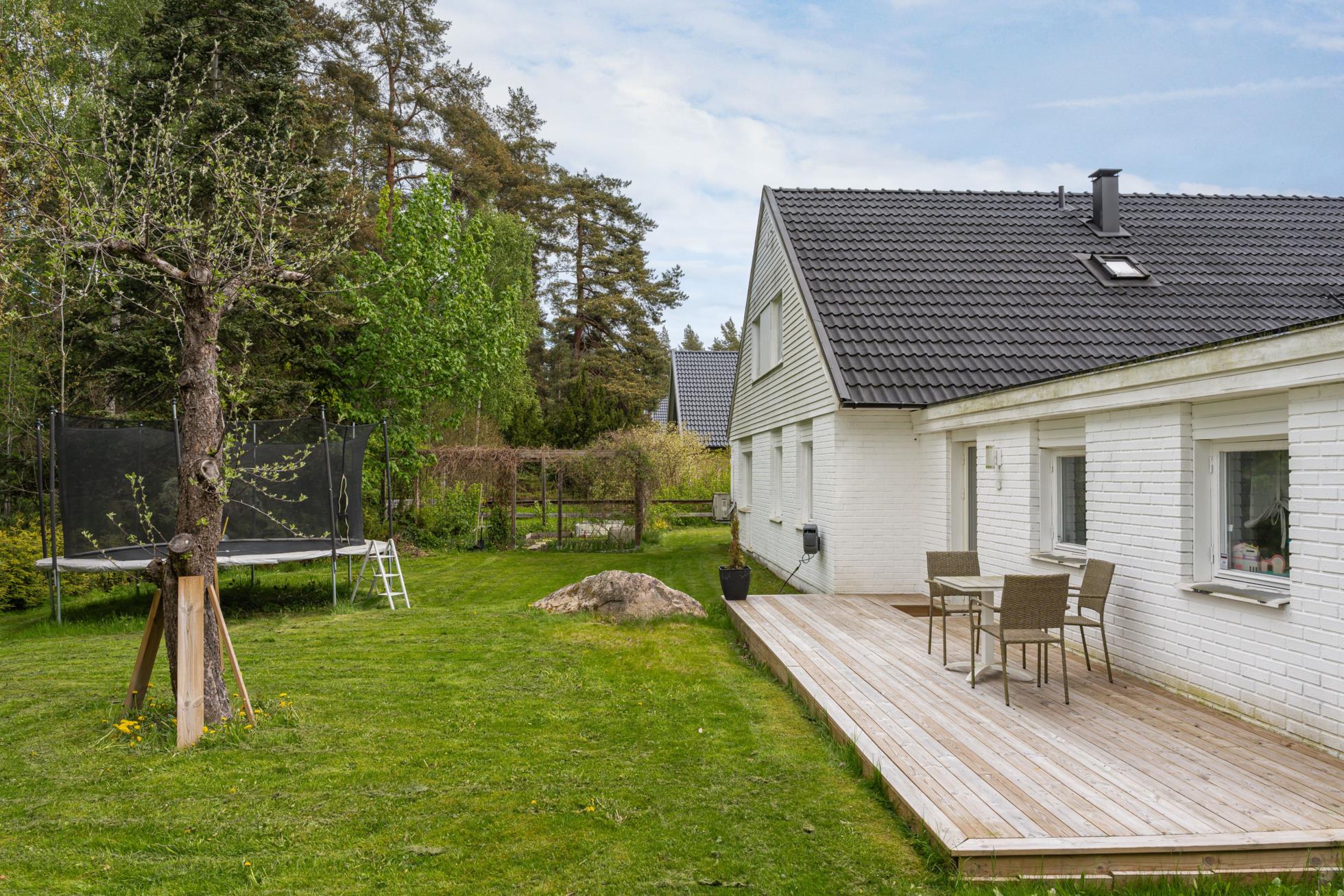 Rymlig familjevilla med hörntomt och naturen som närmaste granne!