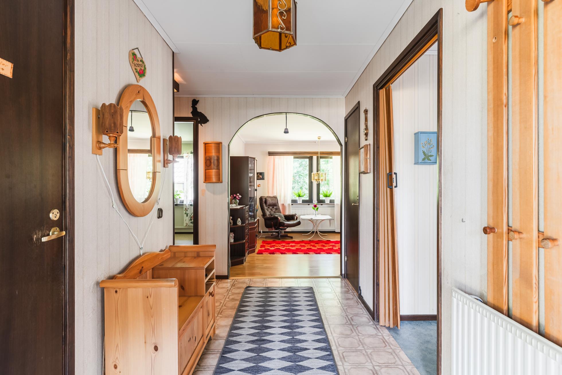 En lantlig idyll med gott om utrymme och närhet till både natur och service