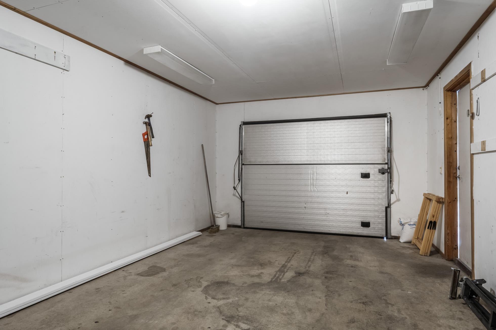 Charmigt boende med stort garage och generös tomt!