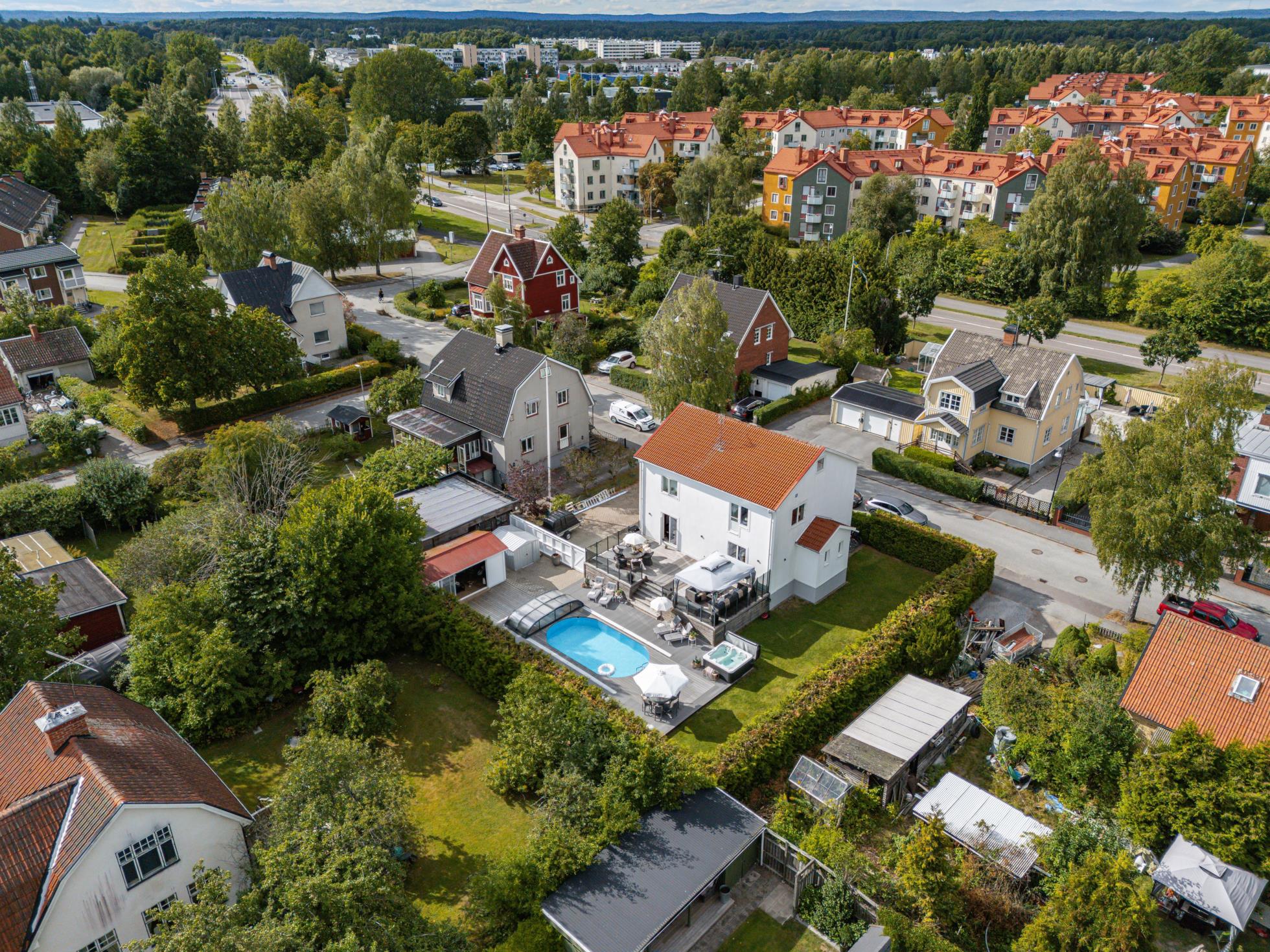 Stadsvilla med attraktivt läge!