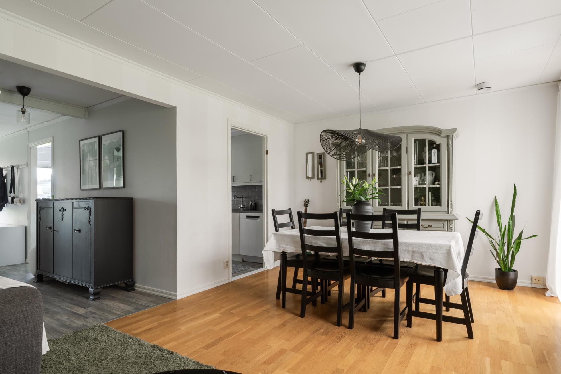 Välplanerat parhus med trivsam utemiljö!