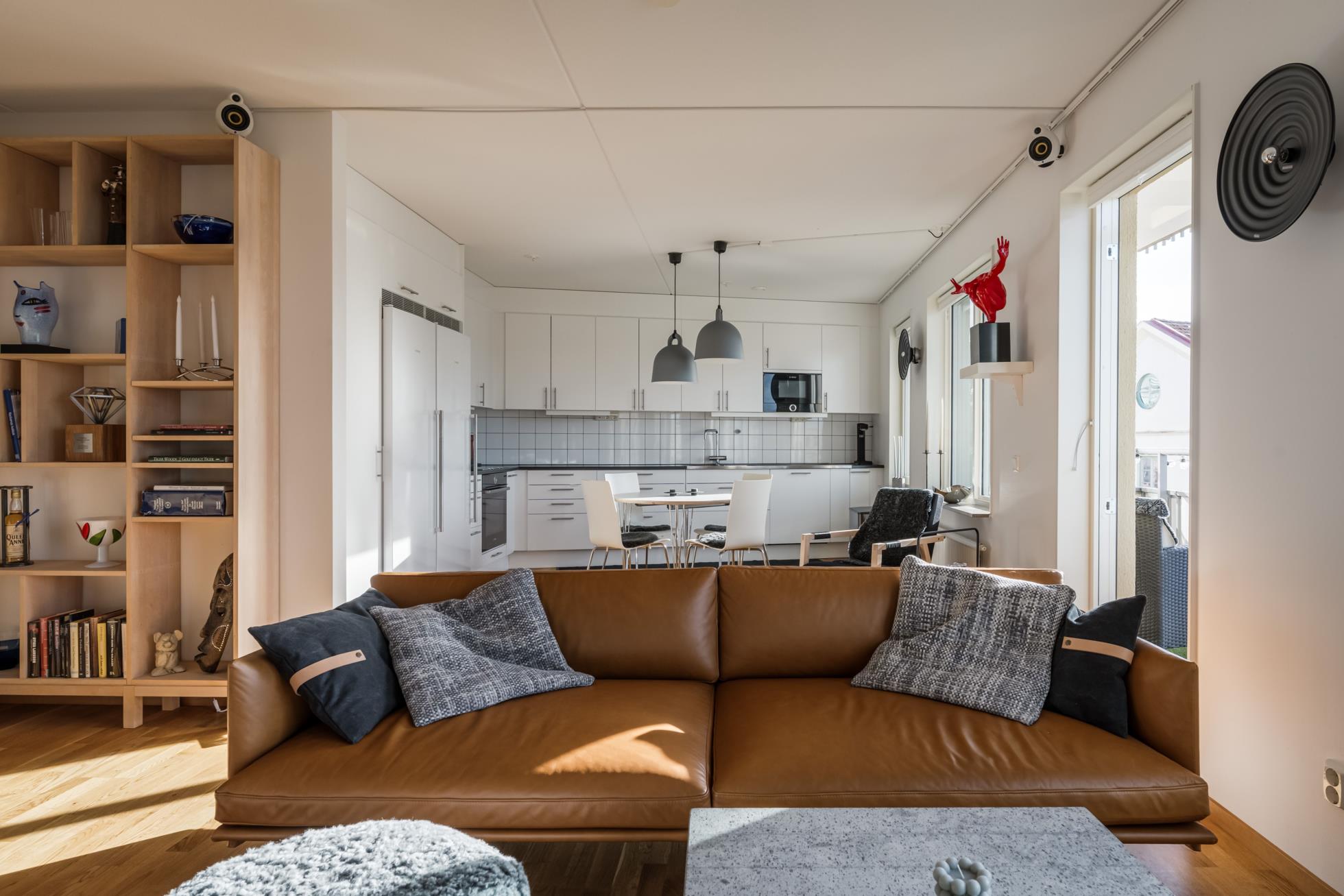 Central trea med dubbla balkonger!