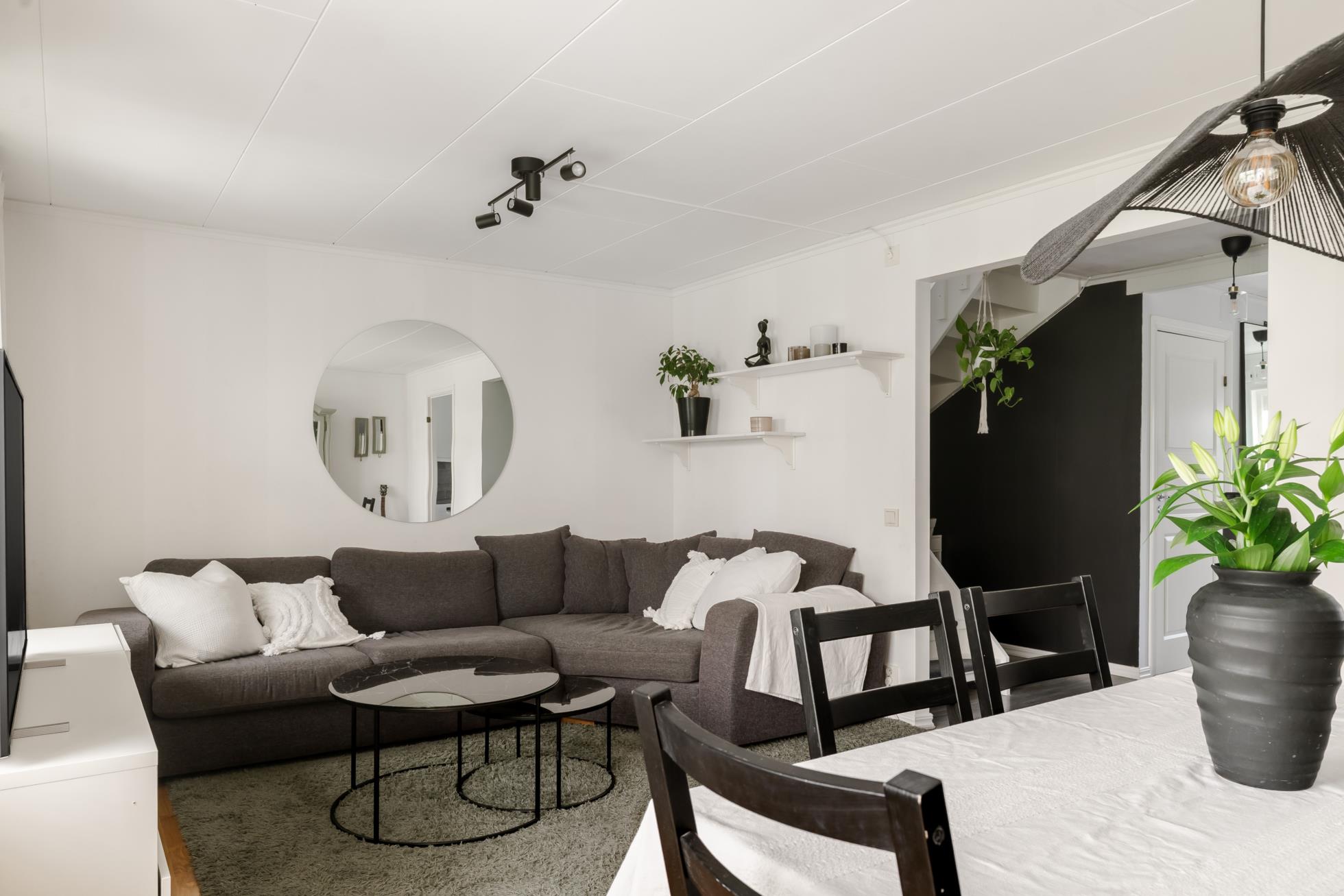 Välplanerat parhus med trivsam utemiljö!
