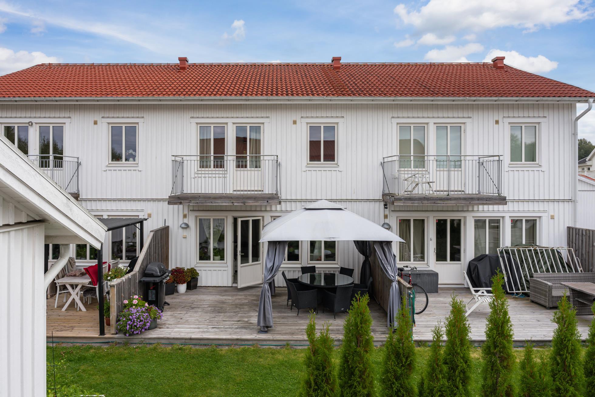 Välplanerat radhus med uteplats i västerläge!