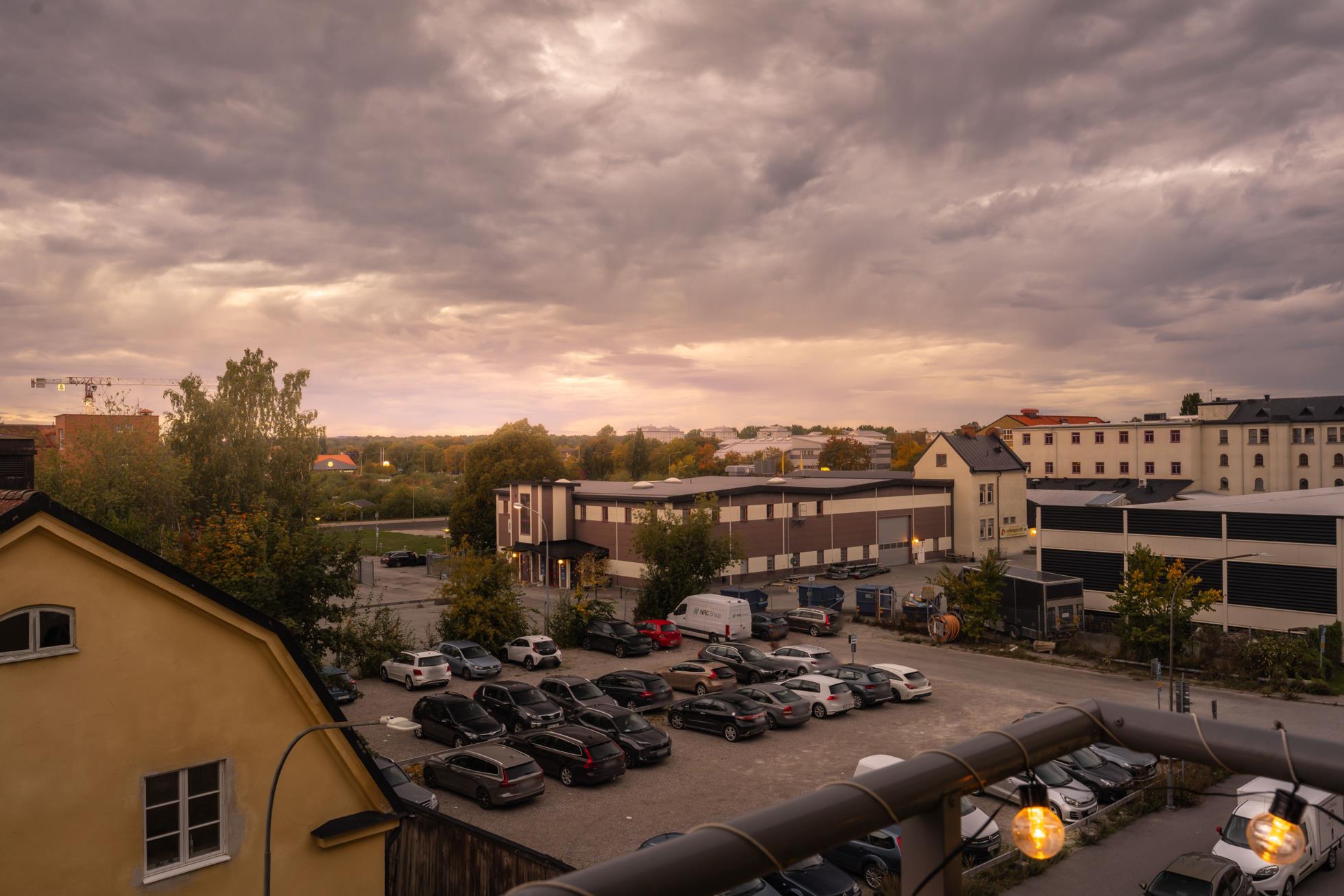Central trea med dubbla balkonger!