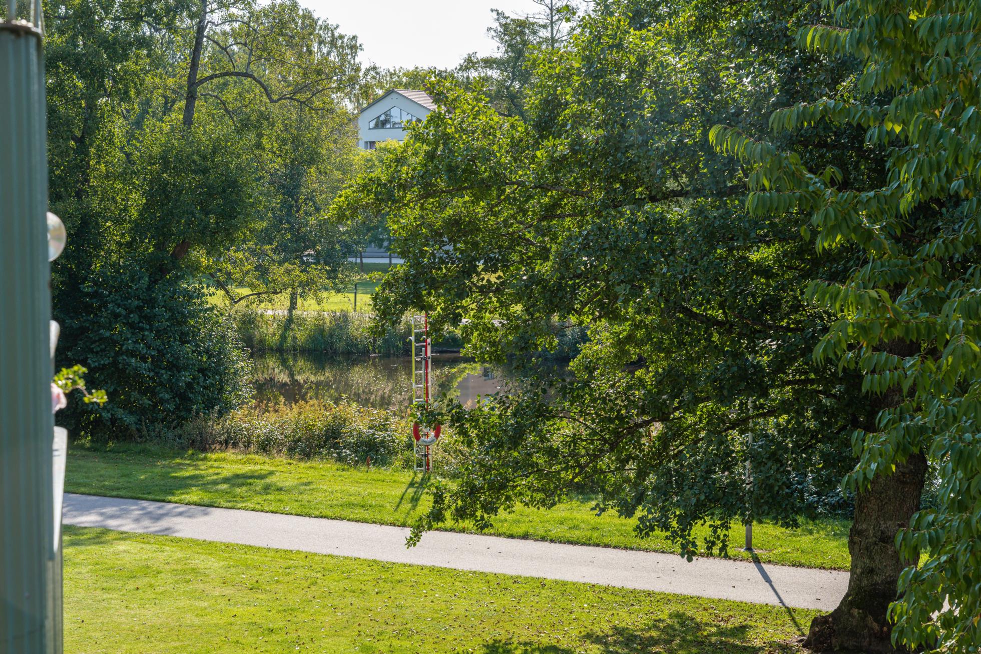 När city möter natur – tvåa med utsikt över Svartån!