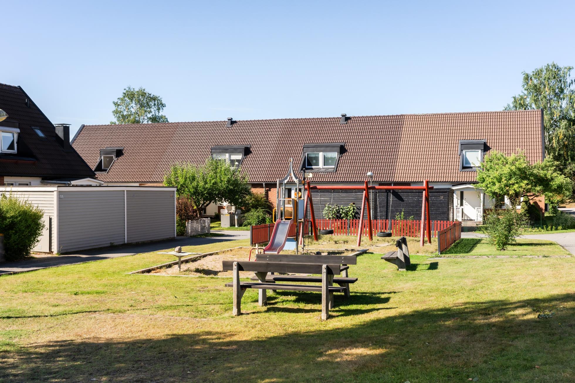 Friköpt radhus om 134 kvm med insynsskyddad baksida mot allmänning