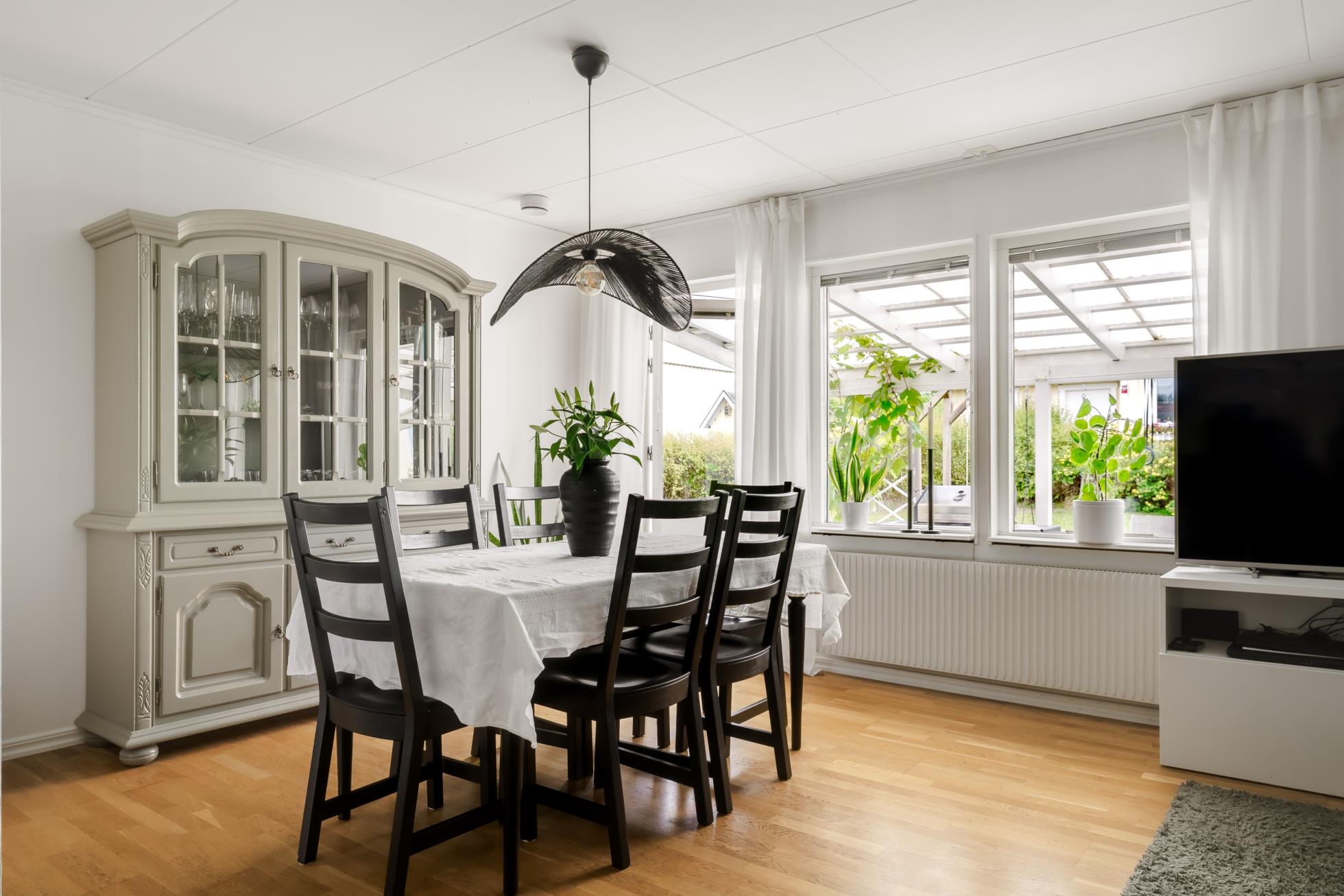 Välplanerat parhus med trivsam utemiljö!