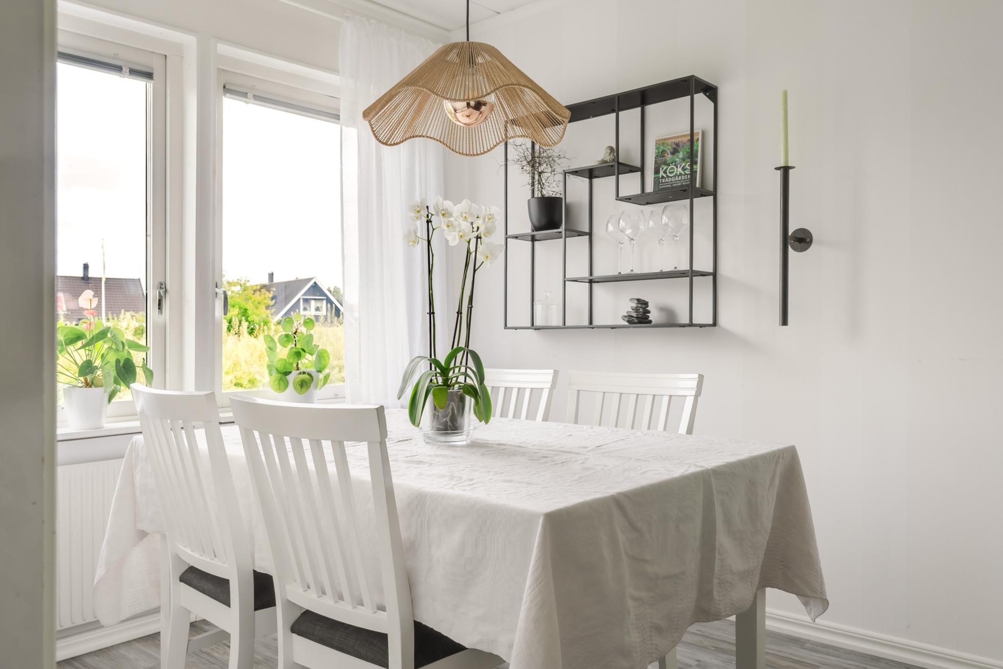 Välplanerat parhus med trivsam utemiljö!