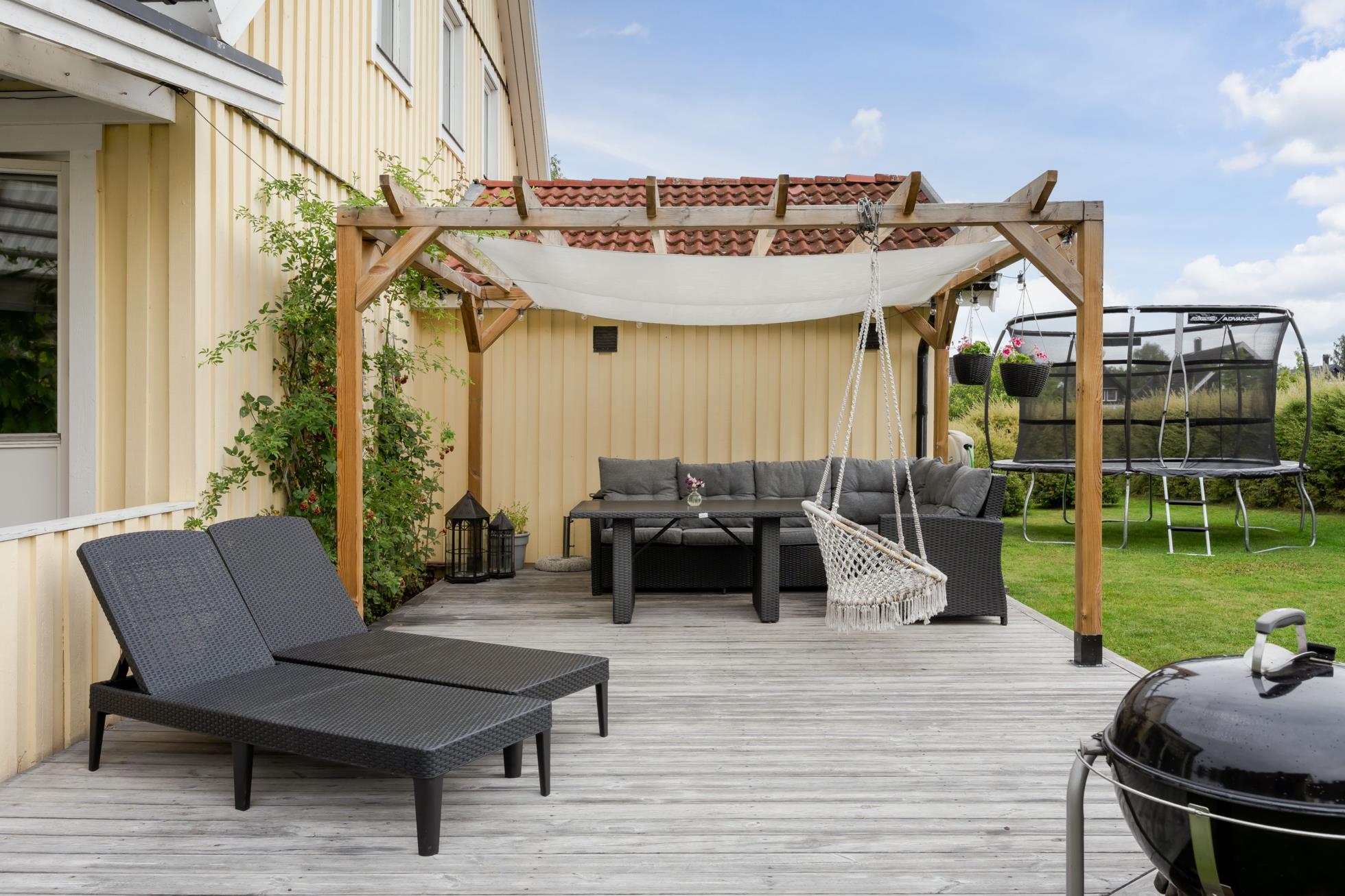 Välplanerat parhus med trivsam utemiljö!