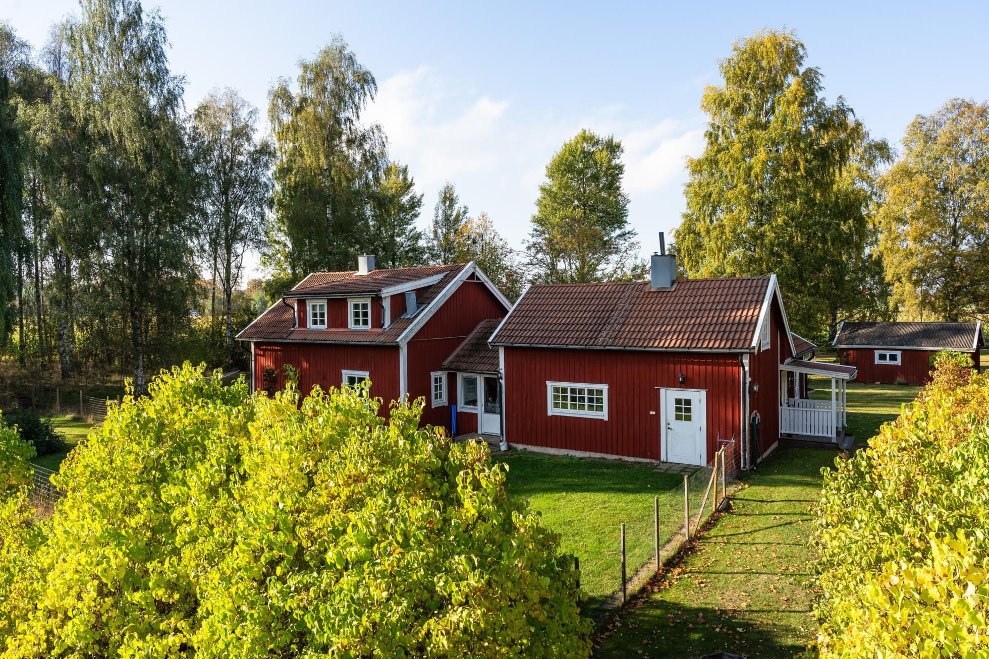 Lantlig idyll med nästan 1,5 hektar tomt