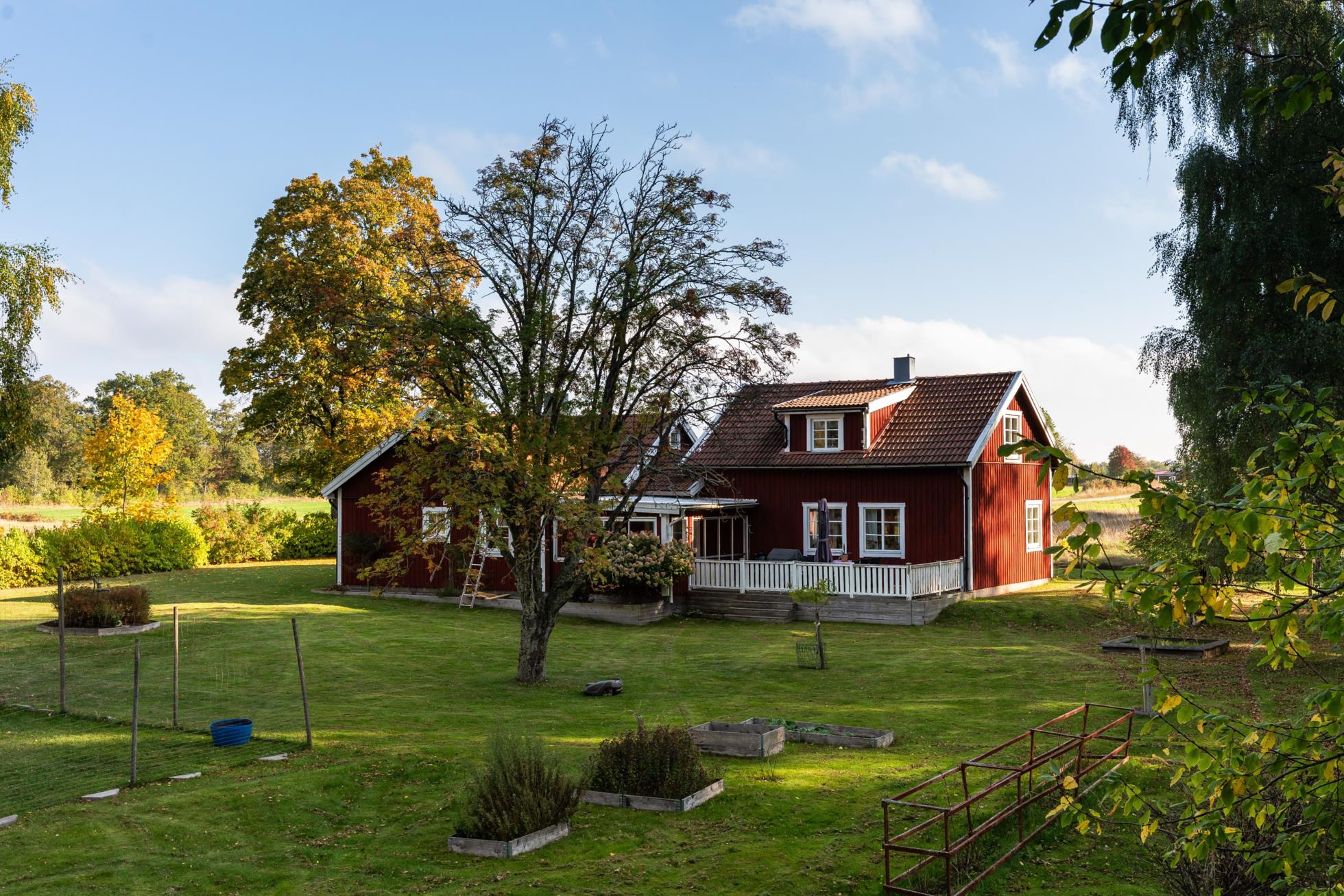 Lantlig idyll med nästan 1,5 hektar tomt